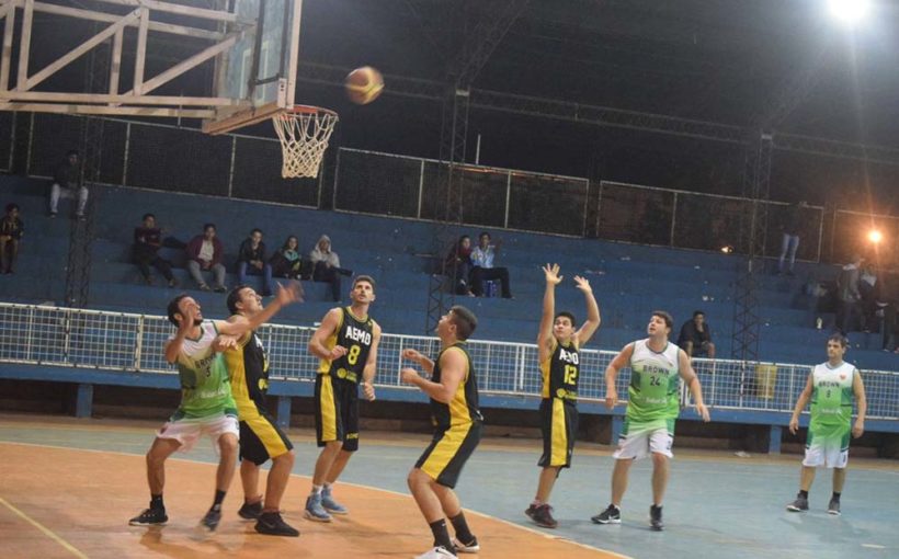 Básquet: AEMO logró su primer triunfo ante Brown en la Liga Provincial