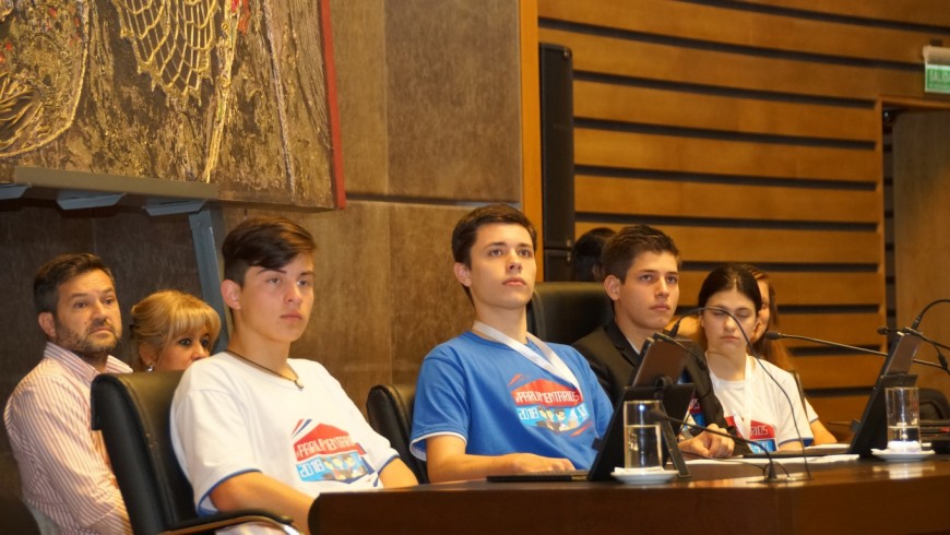 Diputados estudiantiles sancionan proyectos sobre salud, tecnología, deporte, seguridad vial y medio ambiente 11 22 - DSC03599 - 21