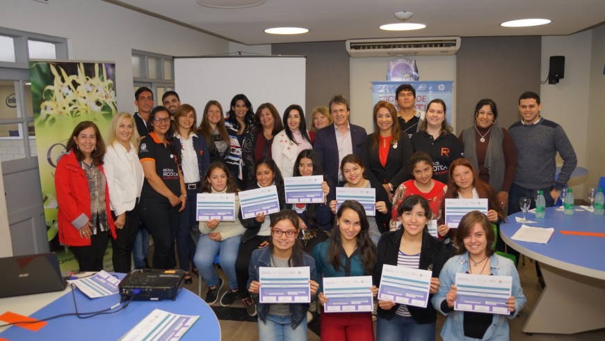 Mujeres jóvenes crearon soluciones tecnológicas con potencial de impacto social