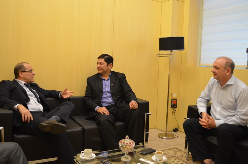 En su visita a Misiones, el embajador de Cuba intercambió experiencias con diputados provinciales