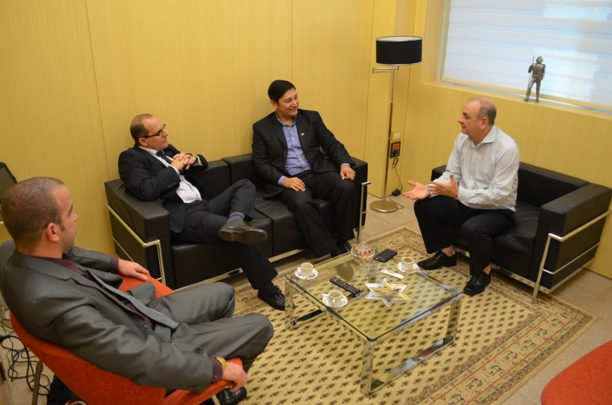 En su visita a Misiones, el embajador de Cuba intercambió experiencias con diputados provinciales 1 2 - DSC 0471 - 1