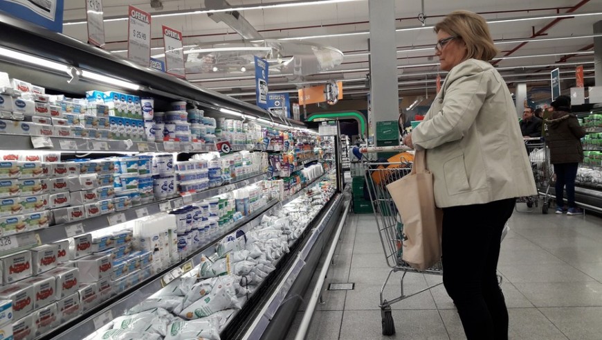 Empresas y comerciantes, listos para remarcar tras la suba del dólar