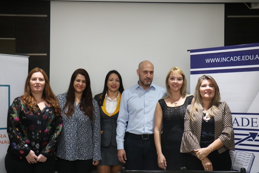 Realizaron el lanzamiento de la primera academia de azafatas de transporte terrestre