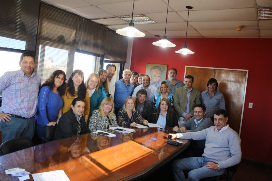 Educación y gremios docentes de Misiones acordaron aumento del básico y nuevo piso salarial