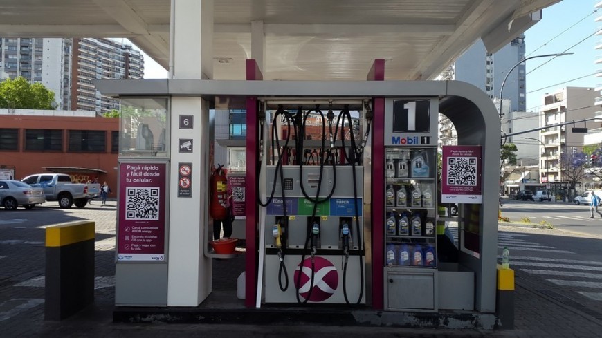 Más subas: YPF y Axion aumentan sus combustibles