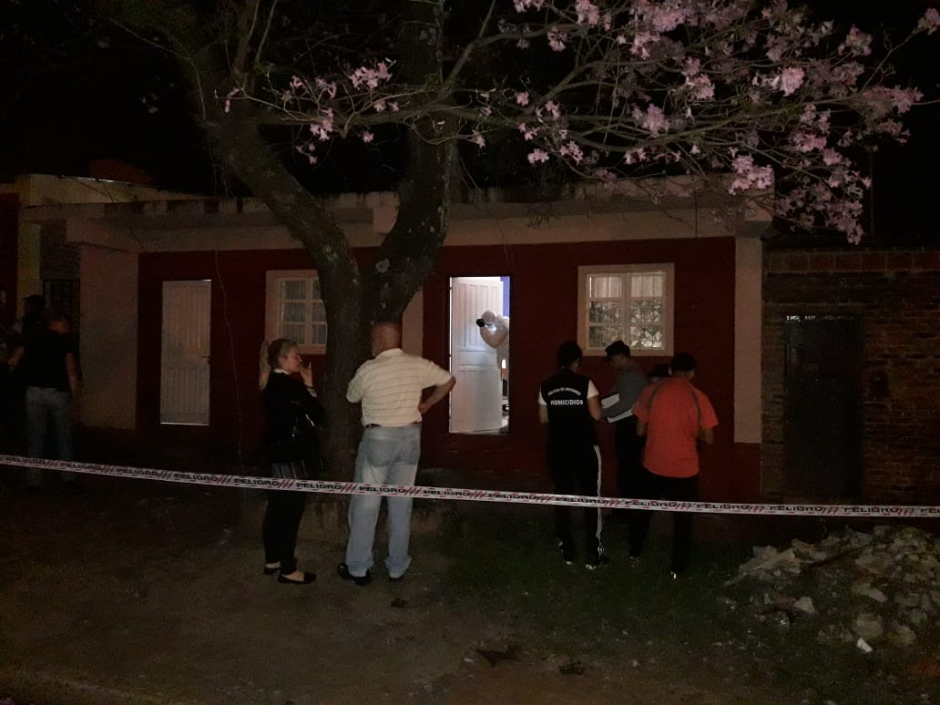 Tras un allanamiento, encuentran el cadáver de una mujer dentro de una heladera