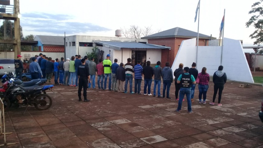 Desmantelaron otra organización de riña de gallos y detuvieron a 25 personas