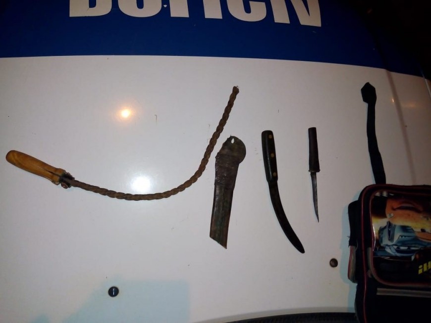 Intentaron robar a un hombre a punta de cuchillo y fueron detenidos