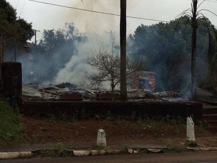 Incendio devoró el Concejo Deliberante de Colonia Aurora