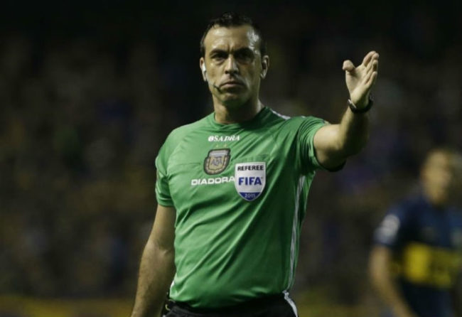 Enzo Pérez cometió un penal que Baliño no cobró