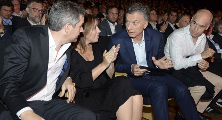 Macri se apoya en su mesa «chiquitita» para delinear el futuro inmediato