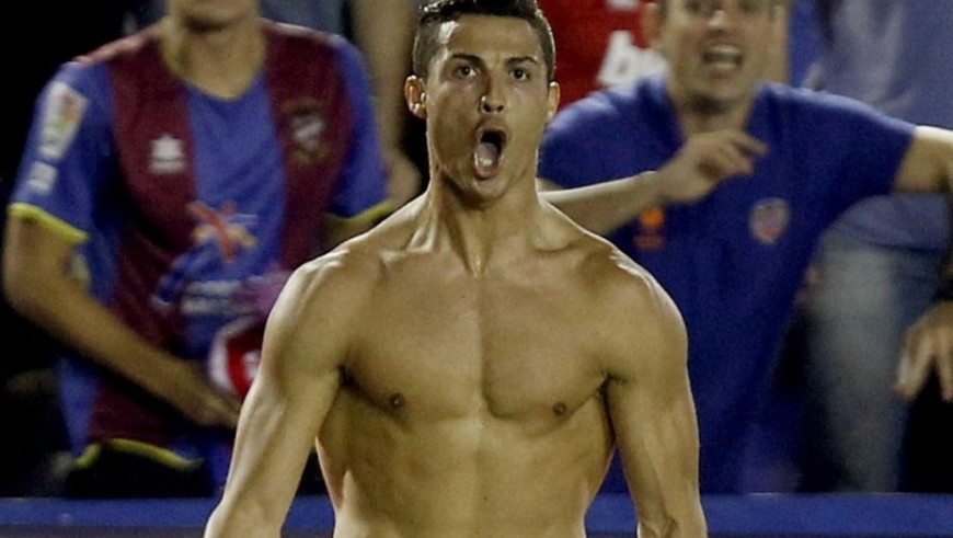 Cristiano Ronaldo le decía al espejo “soy muy bello” y lo cargaban con Lionel Messi