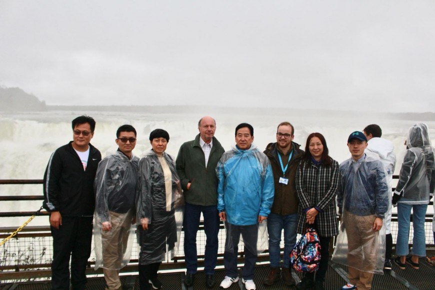 Arrúa recibió en Iguazú a funcionarios chinos para profundizar la captación del mercado oriental 8 16 - visita funcionarios chinos 1 - 15