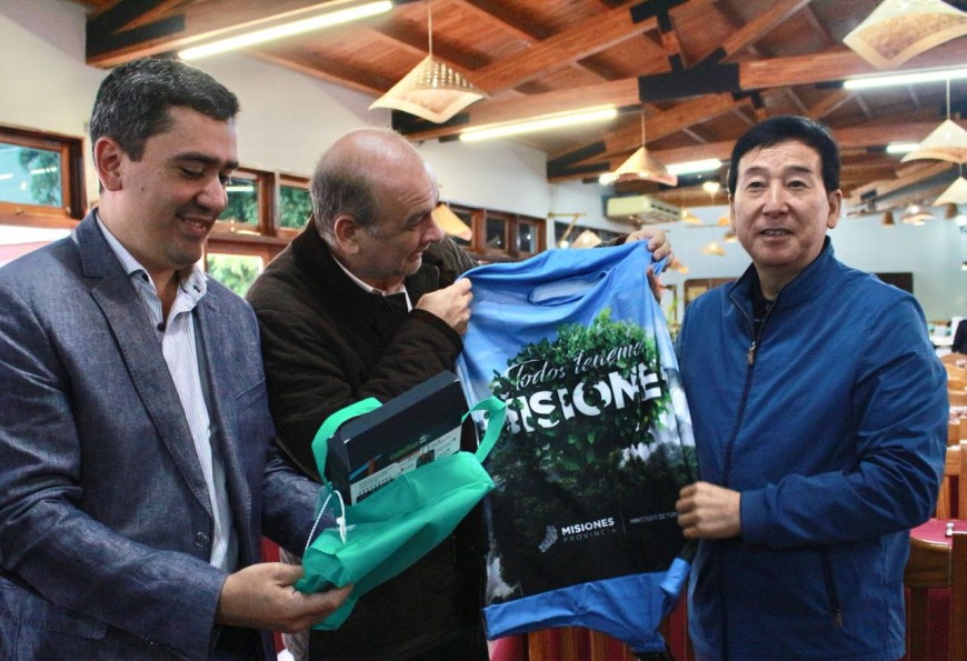 Arrúa recibió en Iguazú a funcionarios chinos para profundizar la captación del mercado oriental