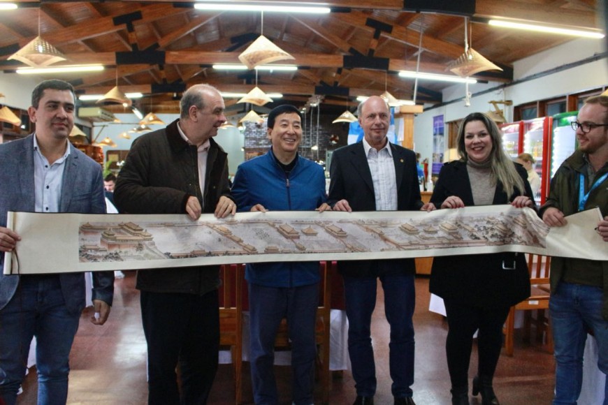 Arrúa recibió en Iguazú a funcionarios chinos para profundizar la captación del mercado oriental 10 20 - visita funcionarios chinos 4 - 19