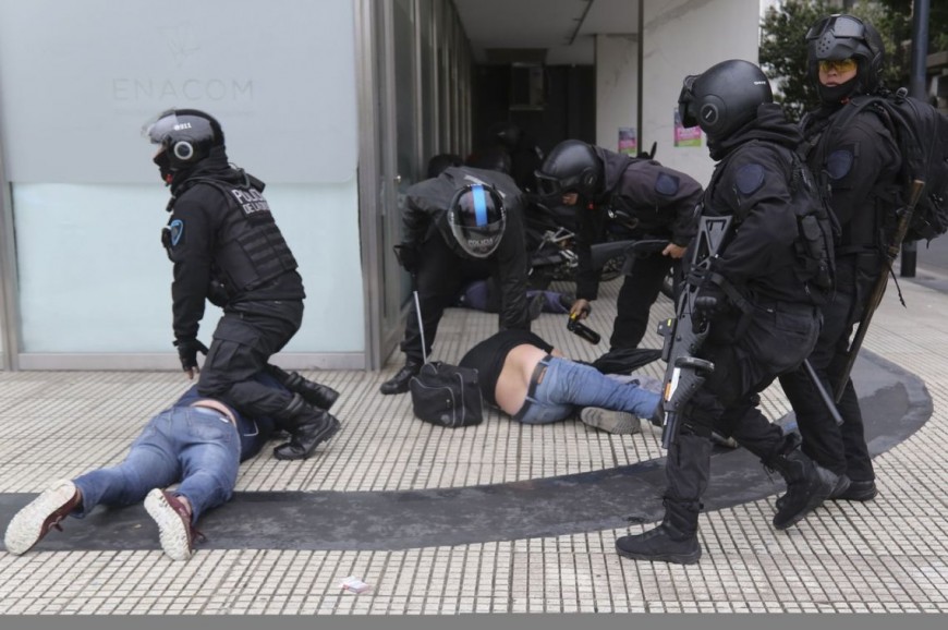 Liberaron a los cuatro extranjeros detenidos y el Gobierno inició el trámite para «deportarlos lo antes posible»