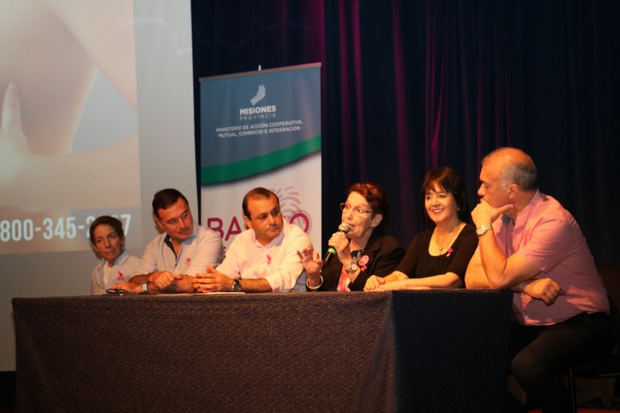 Homenaje a madres misioneras: entregaron créditos y concientizaron sobre el cáncer de mama