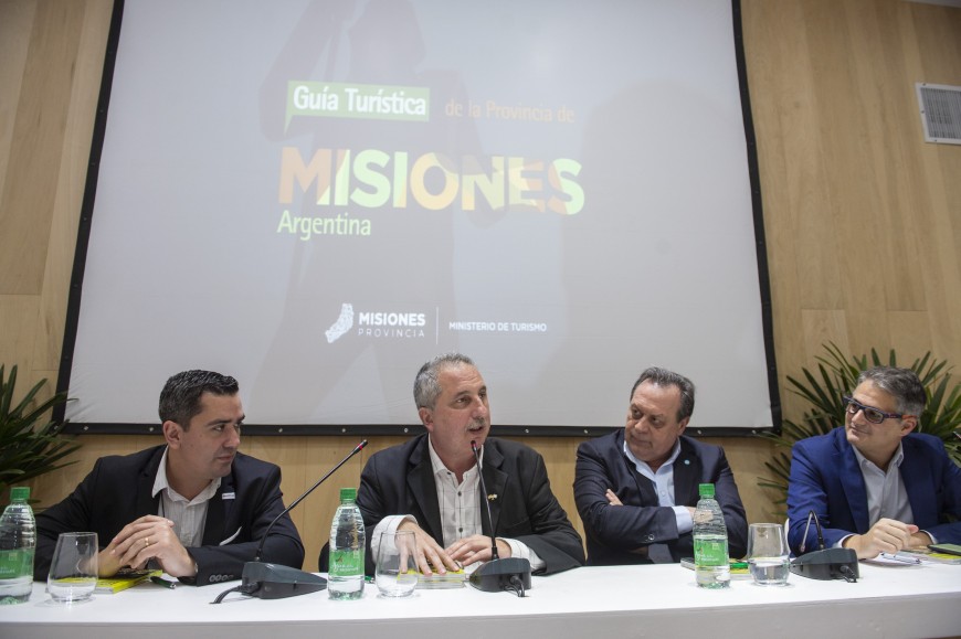 Passalacqua presentó la guía turística de Misiones en la FIT 2 4 - 3 - 3