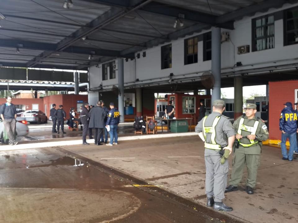 Aduana de Iguazú: los seis detenidos comercializaban mercadería ilegal a principales centros urbanos del país