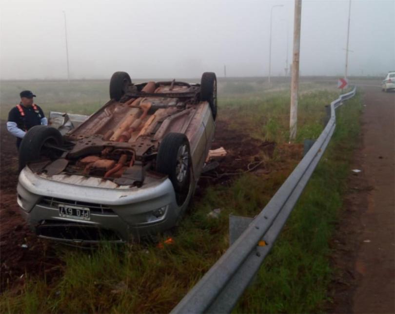 Conductor perdió el control del vehículo por la neblina en Posadas