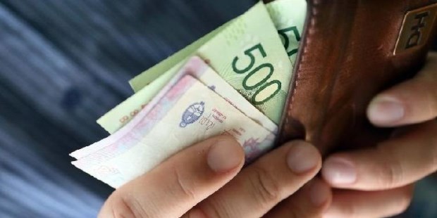 Estiman que salarios caerán un 11% durante 2018 por brusca devaluación