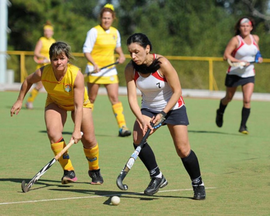 Hockey: las Mamis inician su fiesta en Posadas