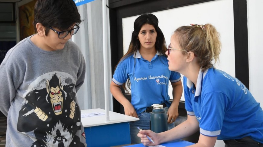 La Agencia Universitaria desarrolla operativos de promoción y entrega de tarjetas 