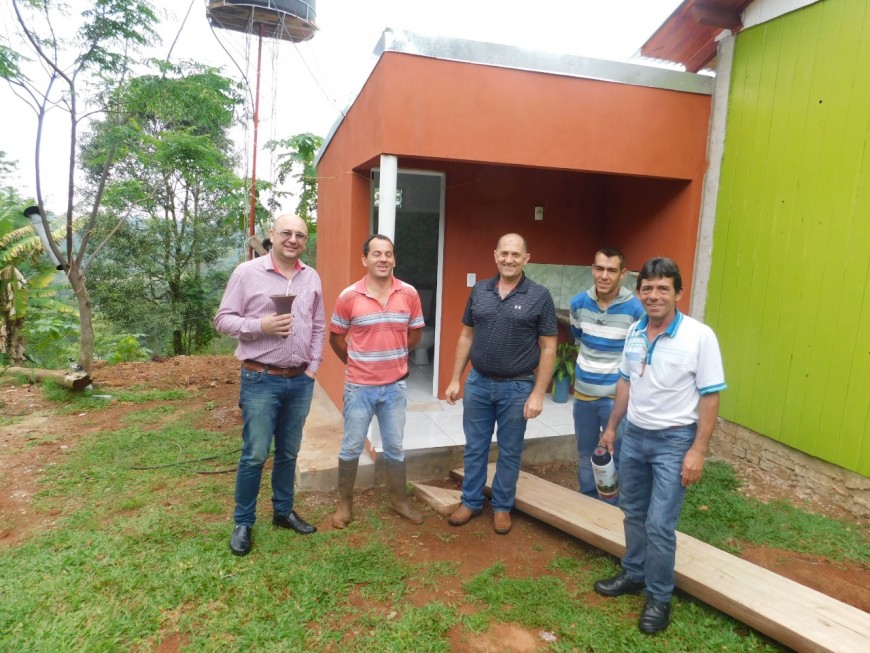 Plan de reemplazo de letrina: más familias tabacaleras ya cuentan con su baño instalado