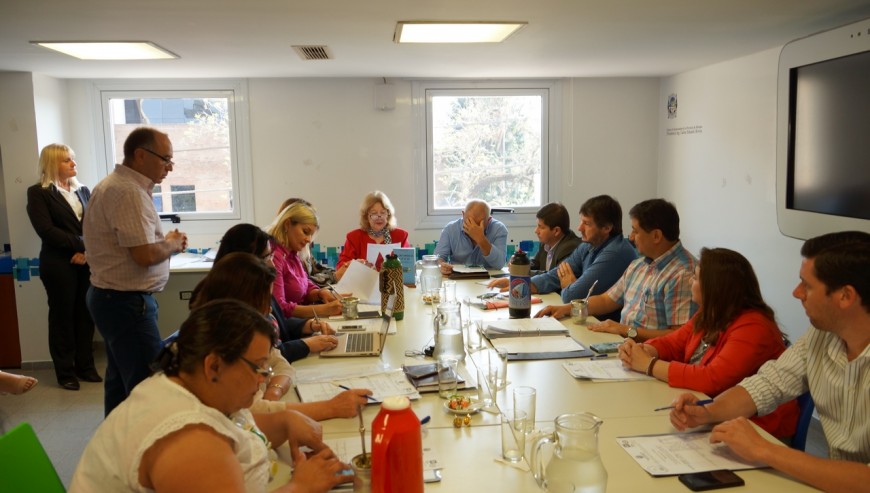 Buscan que estudiantes secundarios reciban educación para gestionar finanzas personales