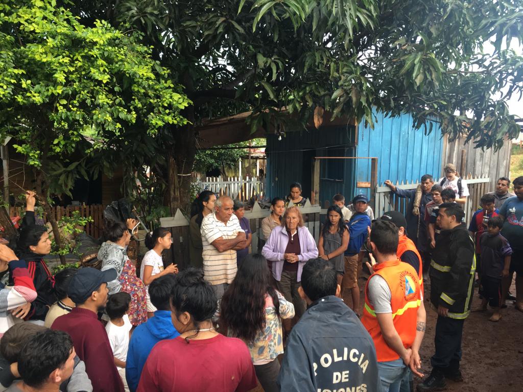 Amplio operativo de la Policía junto a Protección Civil para asistencia a familias afectadas por el temporal 3 6 - DpGS HTWwAIlMPH - 5