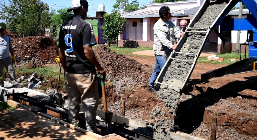 Realizan obras de cordón cuneta en Miguel Lanús 5 10 - Obras 2.jpg - 9