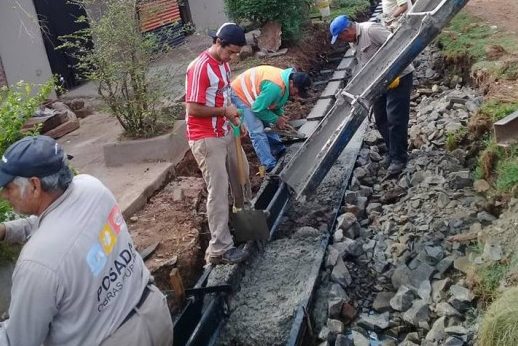 Realizan obras de cordón cuneta en Miguel Lanús  