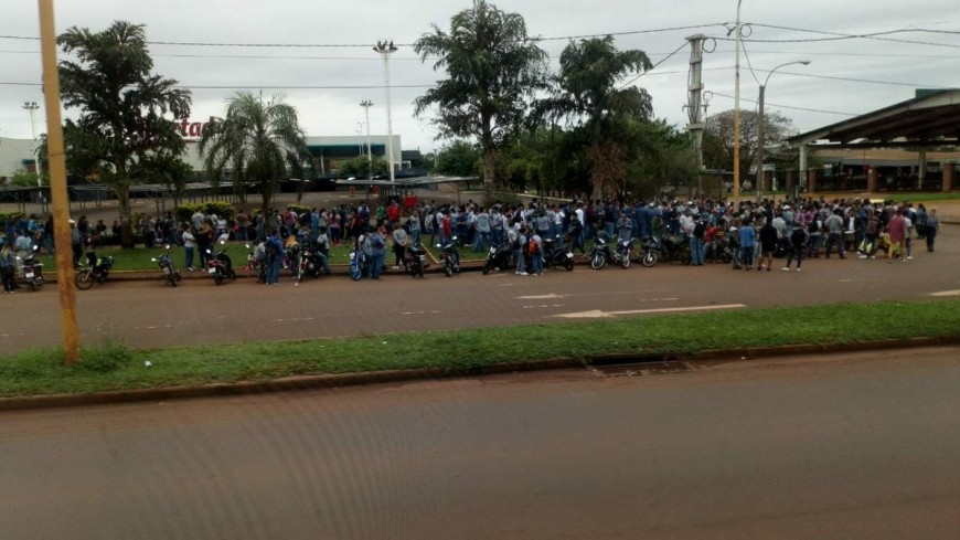 Protesta frente al Híper genera caos en el tránsito