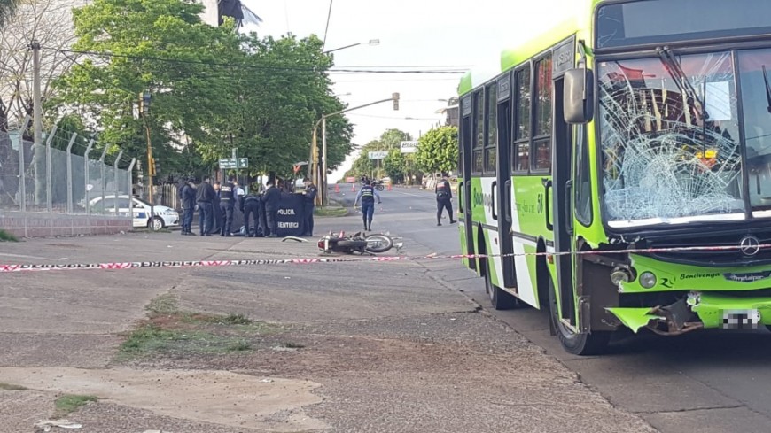 Choque entre colectivo y moto dejó un fallecido en Posadas