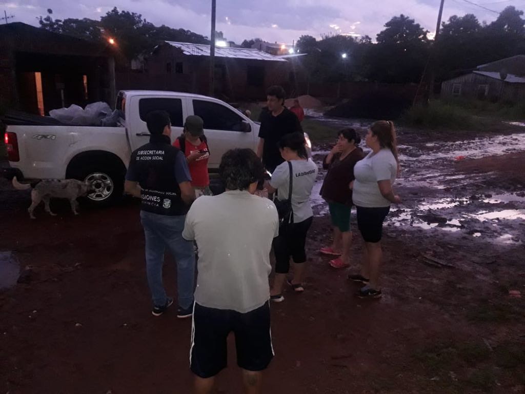 Más de 180 familias afectadas por el temporal fueron asistidas por Desarrollo Social 15 30 - WhatsApp Image 2018 10 10 at 12.35.37 - 29