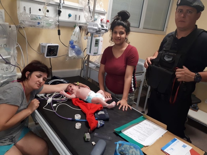 Policías reanimaron a bebé que no tenía signos vitales