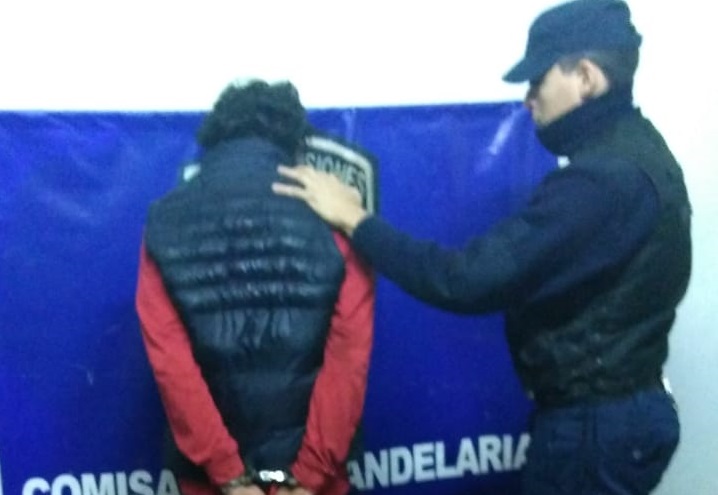 Sorprendieron a “Mojarra” en pleno ilícito, con un machete atacó a los policías y fue detenido
