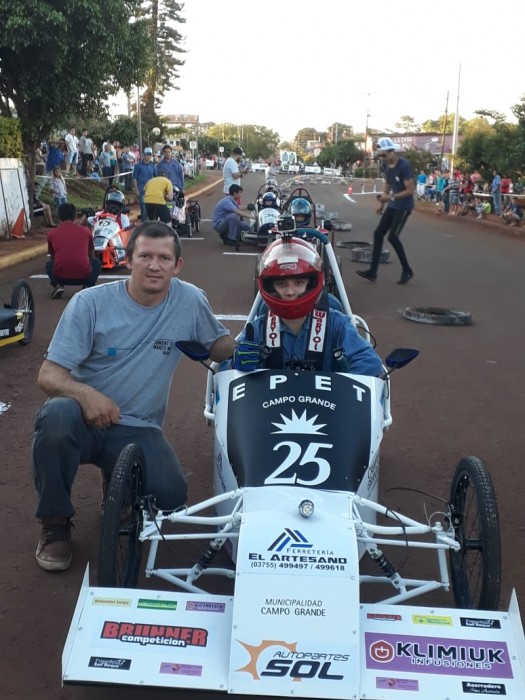 La EPET 25 organizó la "Carrera de autos eléctricos" en Campo Grande 4 8 - WhatsApp Image 2018 10 22 at 17.39.17 1 - 7