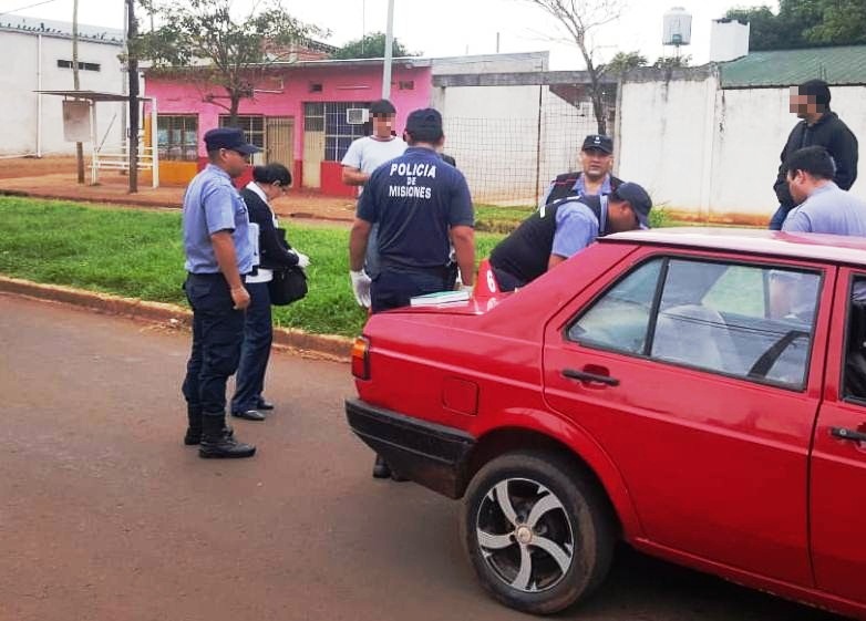 Lo encontraron muerto dentro de un automóvil y con un disparo en la cabeza