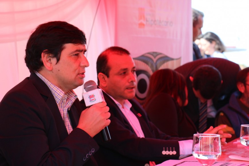 Losada en la Feria del Libro: “Era una deuda con los posadeños”