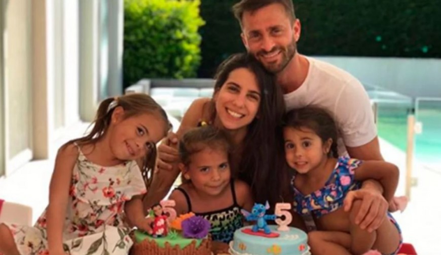 La primera foto de Cinthia Fernández con sus hijas y su novio en el cumple de las gemelas