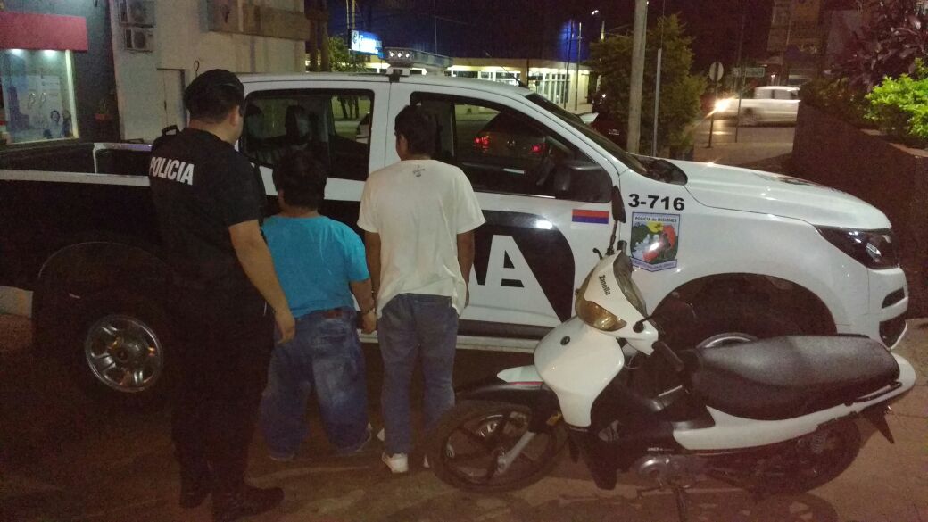 Posadas: detuvieron a dos hombres por circular en una moto robada