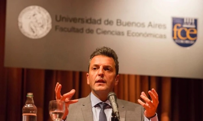 Massa: «Entraron al quirófano con una motosierra y siguen insistiendo»