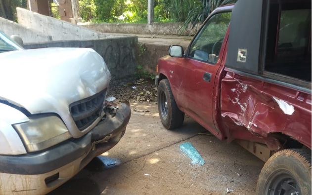 Conductor se desvaneció, chocó otros vehículos y falleció