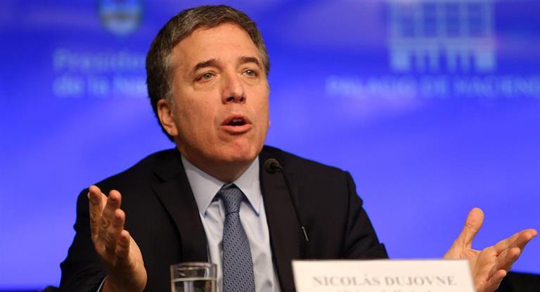 Dujovne negó «bono» a jubilados y pidió paciencia