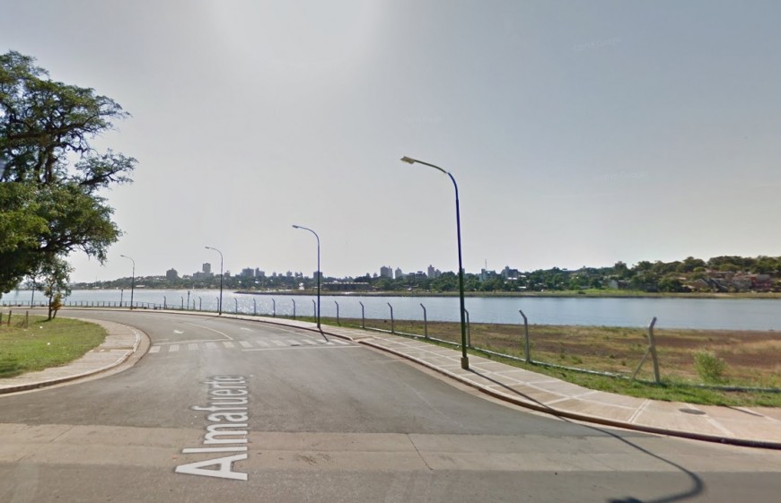 Buscan a joven que desapareció en el río Paraná