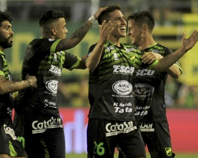 Superliga: Defensa superó a Vélez y no le pierde pisada a Racing en las posiciones