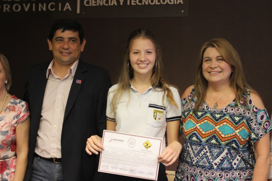 Licencia de conducir: jóvenes recibieron su certificado del examen teórico