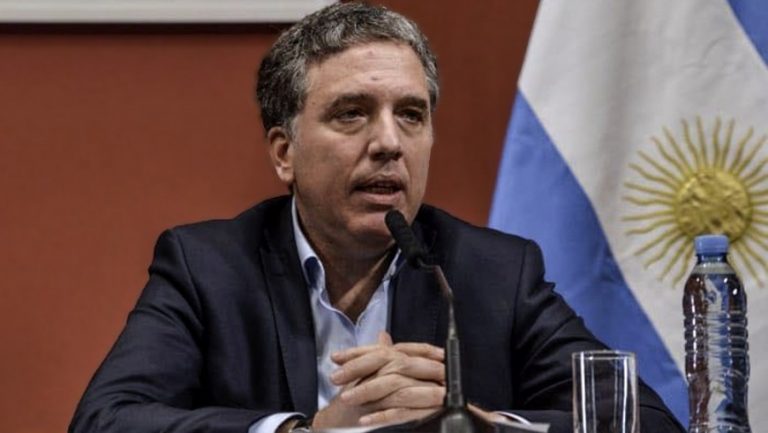 Dujovne viajará a París para avanzar en la integración de la Argentina con la OCDE