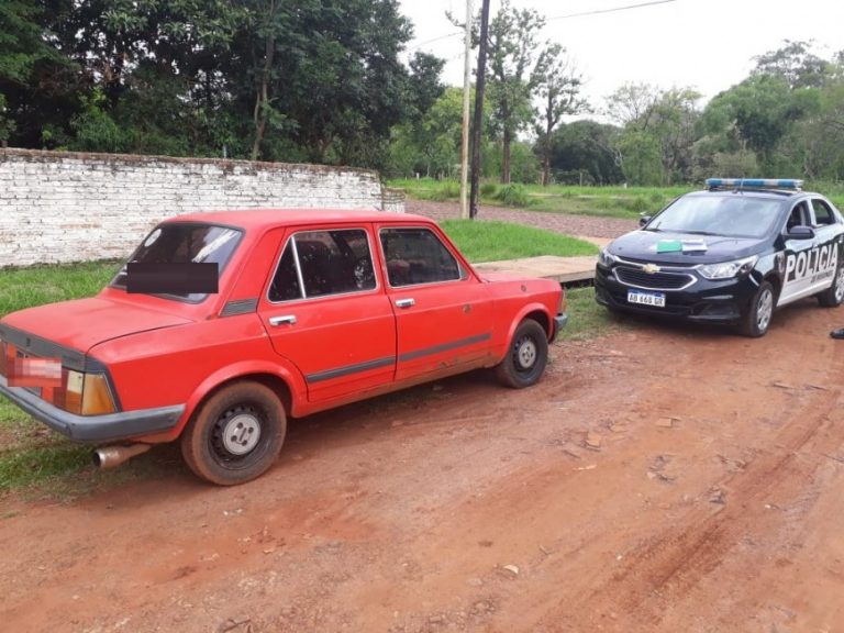 Comando recuperó un auto robado y abandonado en Posadas
